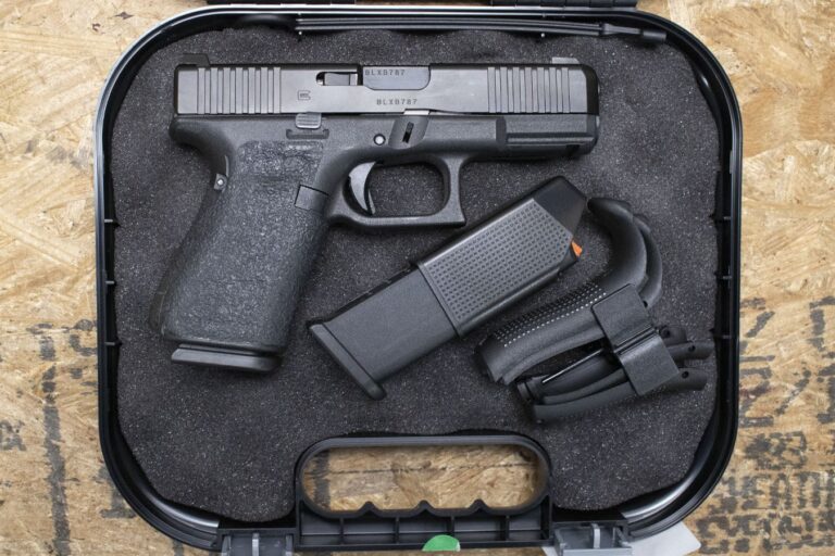 Glock 19Gen5 9mm Police Trade-In Pistol with Two Magazines, Case, Backstraps