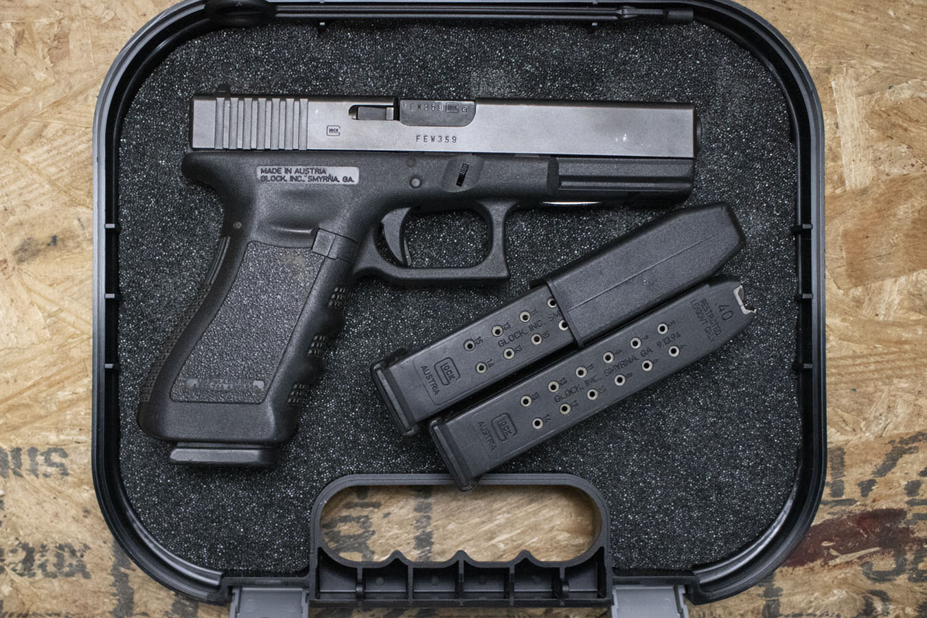 135536-default-l Glock 22 Gen3 40 S&W Police Trade-In Pistol with Three Magazines and Case