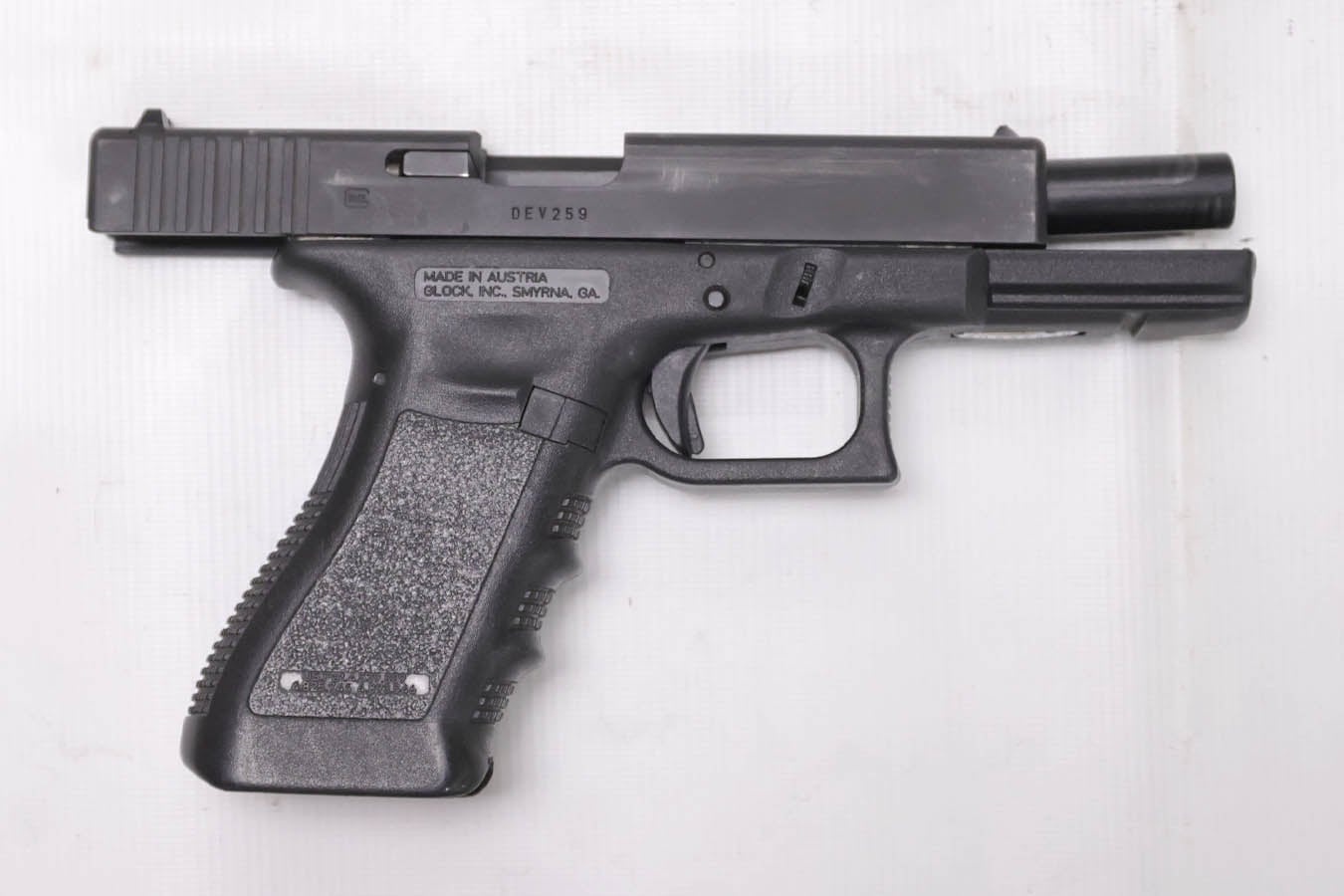 143331-default-l Glock 22 Gen3 .40 S&W Police Trade-In Pistol (Magazine Not Included)