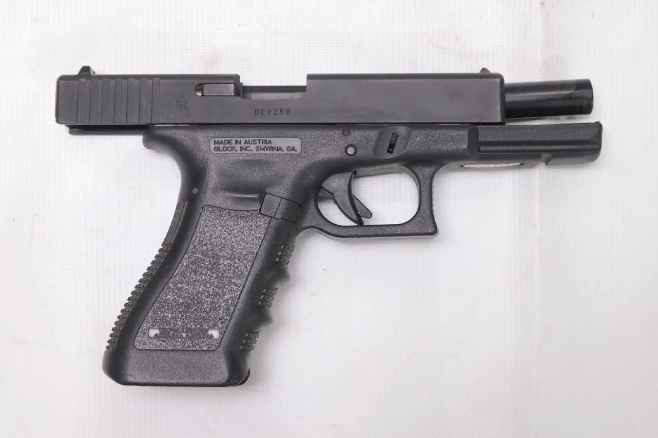 143333-default-l Glock 22 Gen3 .40 S&W Police Trade-In Pistol (Magazine Not Included)