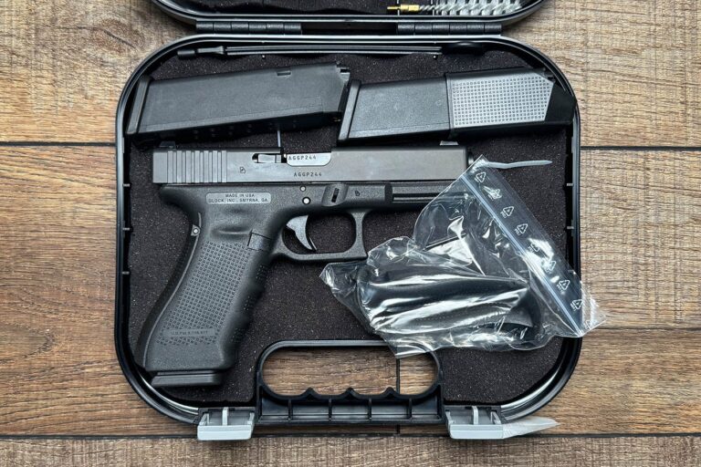 Glock 22 Gen4 40 S&W Police Trade-in Pistols with Night Sights and 3 Mags (New in Box Condition)