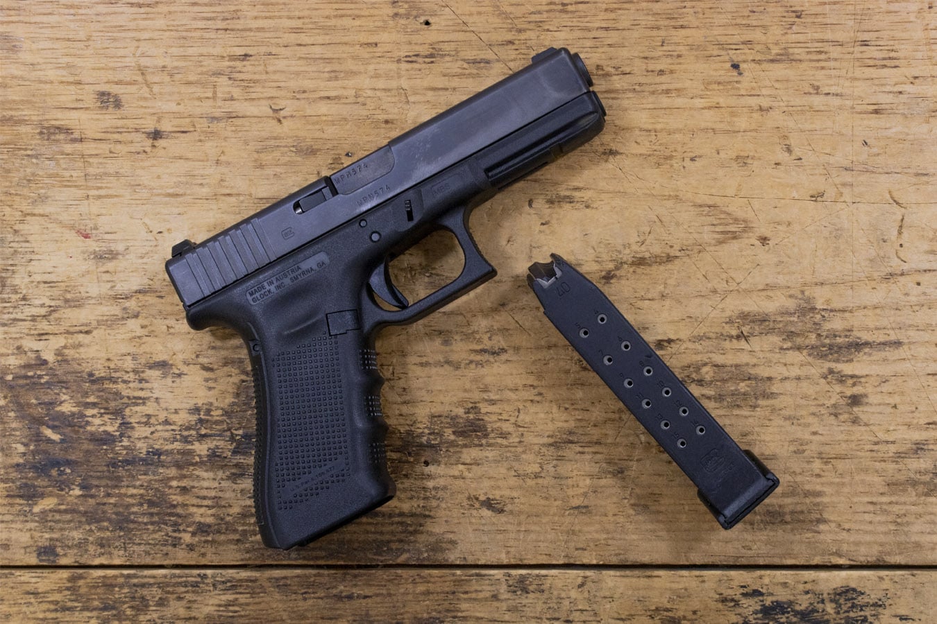 92721-default-l Glock 22 Gen4 40 S&W Police Trade-In Pistol with Night Sights