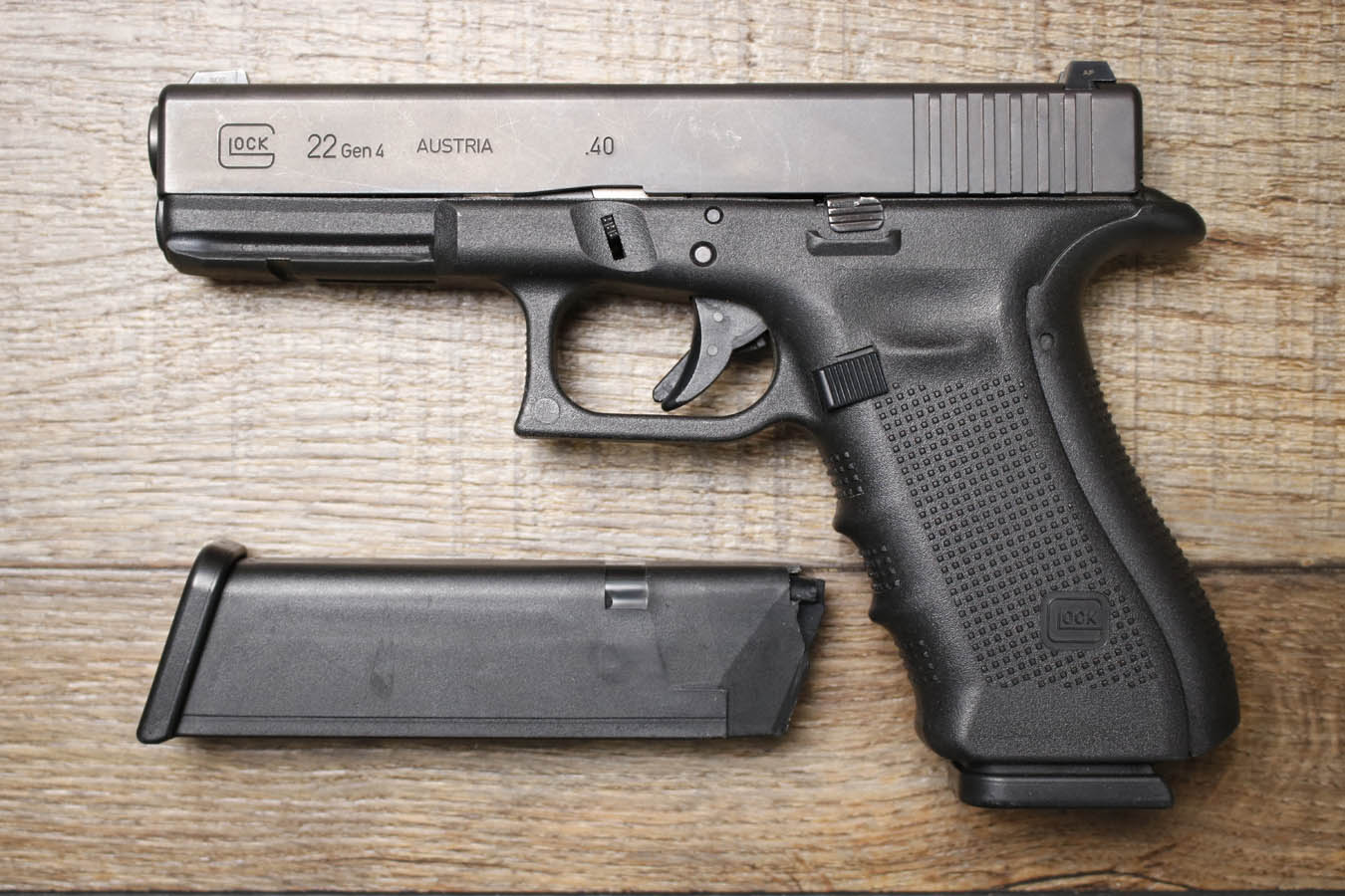 102838-default-l Glock 22 Gen4 40 S&W Police Trade-in Pistols with Night Sights (Very Good Condition)