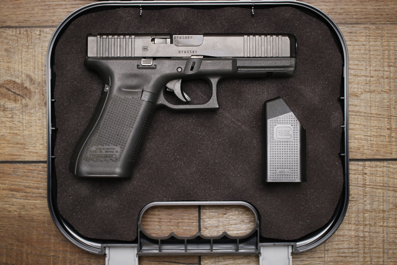 162482-default-l Glock 17 Gen 5 MOS 9mm Optic Ready Police Trade-In Pistols with Night Sights and Front Slide Serrations (Fair Condition)