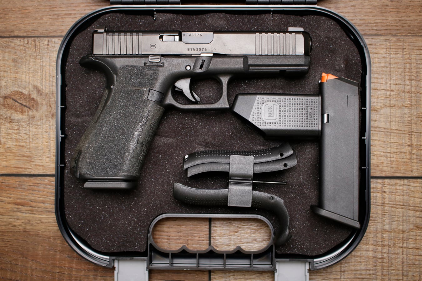 162484-default-l Glock 17 Gen 5 MOS 9mm Police Trade-In Pistols with Night Sights and Front Slide Serrations (Fair Condition)