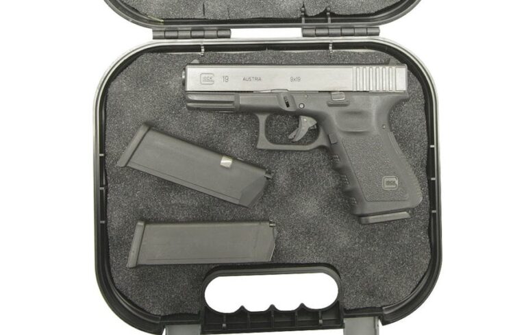 Glock Model 19 9mm Police Trades with 3 Mags