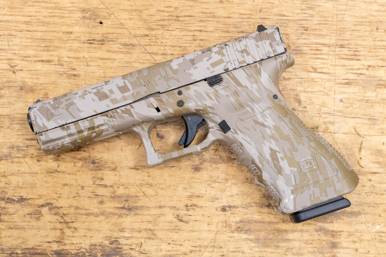 64365-default-l Glock 22 Gen3 40 S&W Used Trade-in Pistol with Desert Digi-Cam Finish