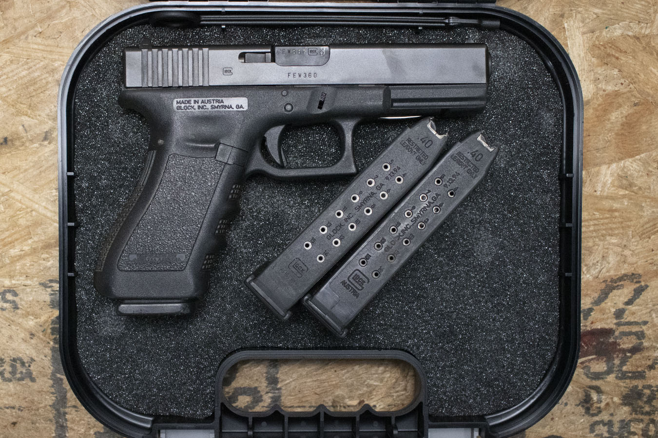 135532-default-l Glock 22 Gen3 40 S&W Police Trade-In Pistol with Three Magazines and Case
