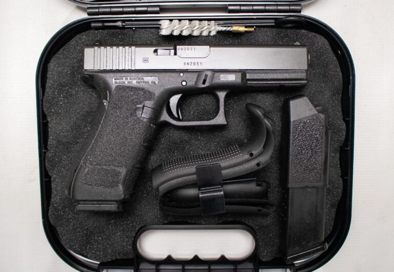 Glock 22 Gen4 40 S&W Police Trade-in Semi-Auto Pistol with Extra Magazine