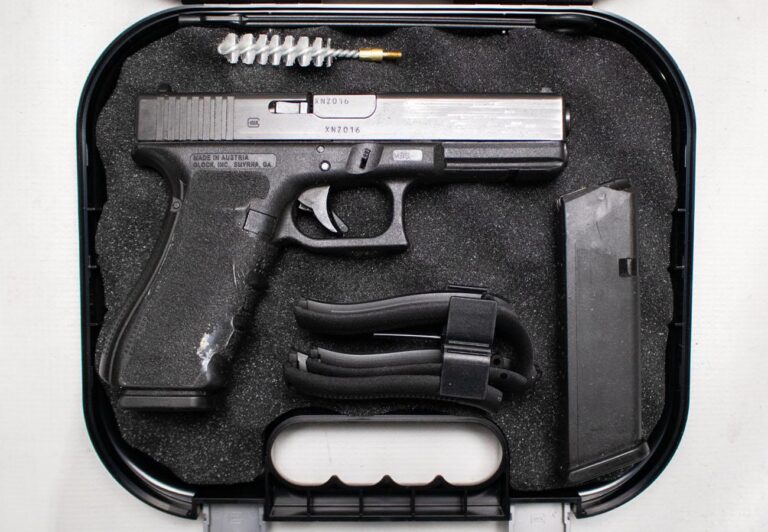 Glock 22 Gen4 40 S&W Police Trade-in Semi-Auto Pistol with Extra Magazine