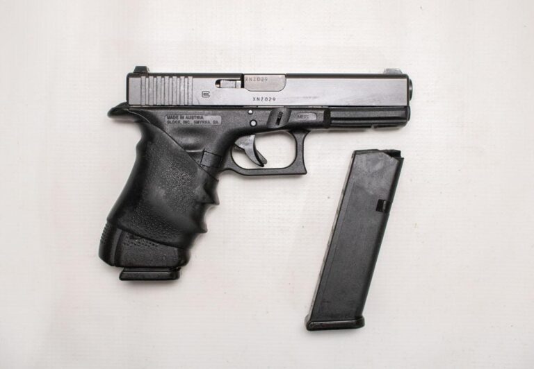 Glock 22 Gen4 40 S&W Police Trade-In Semi-Auto Pistol with Extra Magazine
