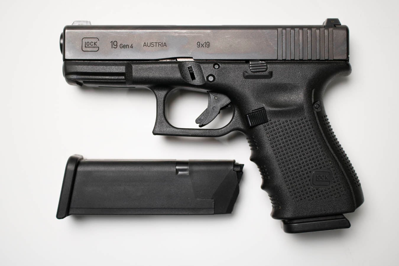 166014-default-l Glock 19 Gen 4 9mm Police Trade-In Pistol with Two Magazines (Good Condition)